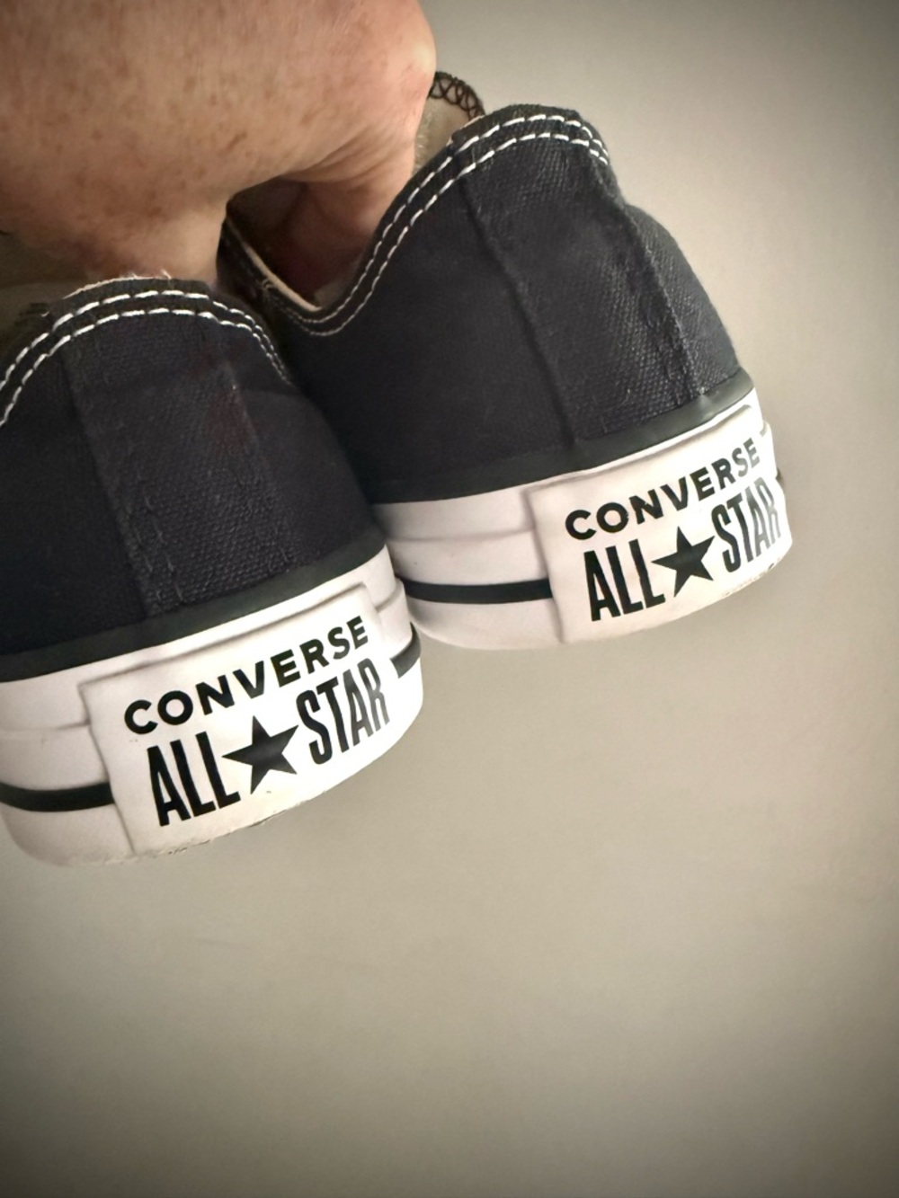 Converse Black & White Women’s Size 6 Low Top Sneakers - Picture 4 of 9